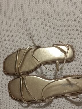 Women’s Metallic Gold Strappy Sandals